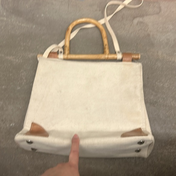 Elegant Tan and Cream Women's Handbag - Picture 2 of 2